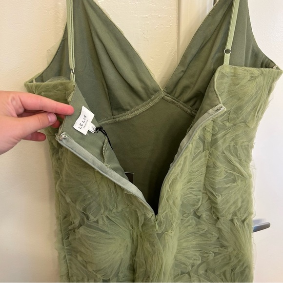 NWT Le Lis Liliana Mini Dress Light Green Textured Mesh Sheath Size Large - Picture 9 of 9